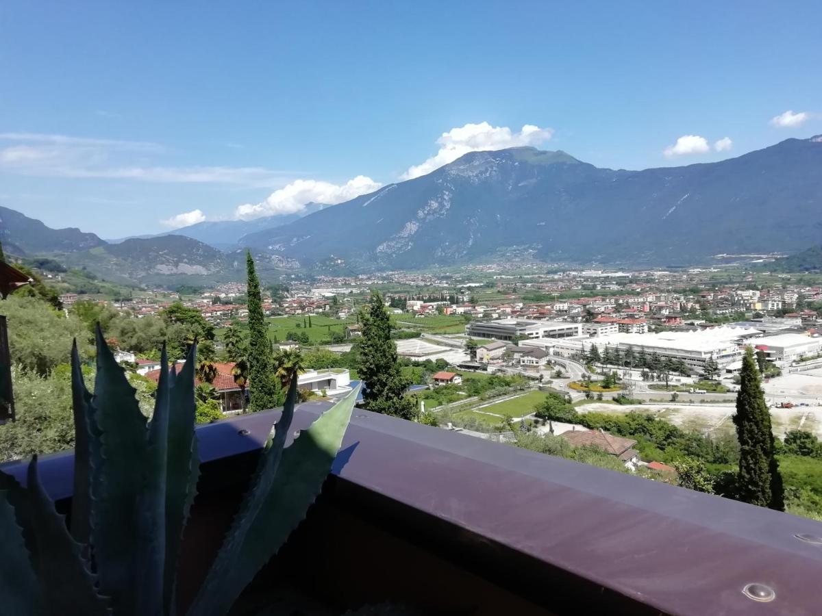 Lake & Castle View Apartment Riva del Garda Eksteriør billede