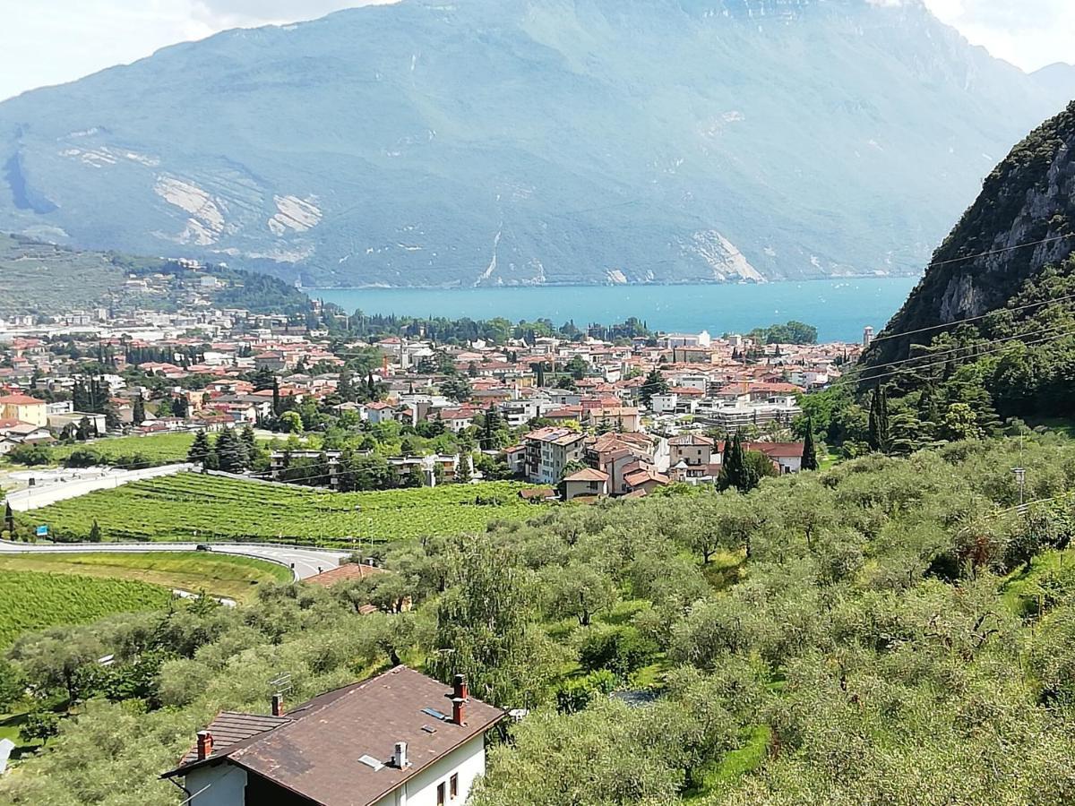 Lake & Castle View Apartment Riva del Garda Eksteriør billede