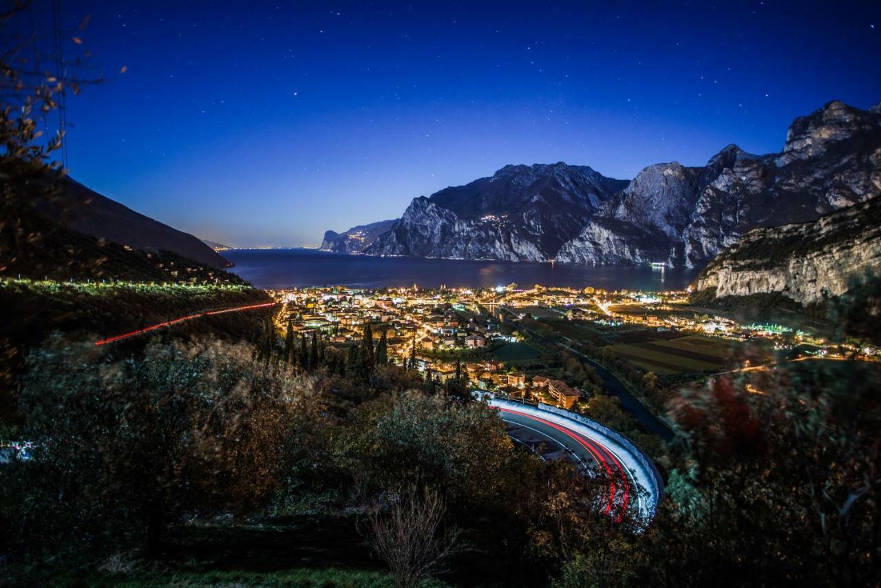 Lake & Castle View Apartment Riva del Garda Eksteriør billede